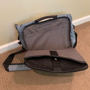 Timbuk2 Bags - Timbuk2 laptop briefcase messenger style bag Timbuk2 Bags - Timbuk2 laptop briefcase messenger style bag
